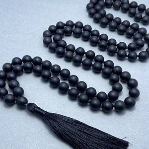 Collier de prière Mala 108 perles en Onyx Noir Mat avec pendentif, Collier Mala Bouddhiste, Collier noué pour la récitation des chants - Product Image 3