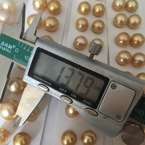 ราคาขายส่ง, ไข่มุกเซาท์ซีทรงกลมธรรมชาติคุณภาพสูง AAAA ขนาด 13-14 มม. สีทองเข้ม มีรูครึ่งวงกลม หรือไม่มีรู - Product Image 6