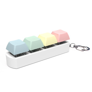 Porte-clés anti-stress en forme de clavier carré, jouet de décompression, en plastique imprimé UV, léger et résistant - Product Image 6