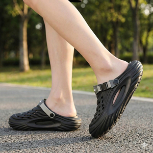 รองเท้าแตะแบบสวมสำหรับฤดูร้อน OEM สำหรับผู้หญิงและผู้ชาย ปิดนิ้วเท้า วัสดุ EVA สไตล์สปอร์ต คุณภาพเยี่ยม เหมาะสำหรับใส่ในสวน กันน้ำ ด้านบนเป็นตาข่าย น้ำหนักเบา - Product Image 3