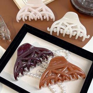 Nuevo Clip para el Cabello Moderno con Forma de Cruz Geométrica Hueca, Color Jelly Transparente, Agarre Grande Antideslizante, Adorno para el Cabello de Plástico Minimalista - Product Image 2