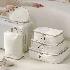 Ensemble de rangement de voyage portable personnalisé 5 pièces : Trousse de toilette et cubes de compression pour organiser les vêtements - Product Image 3