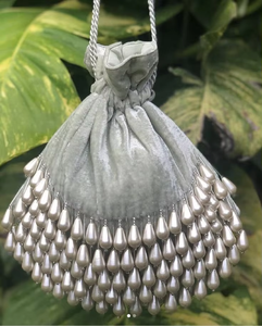 NOUVEAU Trendy Beautiful Classic Casual Potli Bag en tissu de velours de soie avec broderie de pompons pour les fêtes de mariage 2025 - Product Image 3