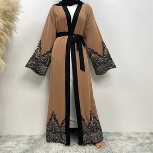 1962 #   Nuevo Cárdigan de Mujer en Material Nida, Diseño Bicolor con Borde Negro y Apliques Blancos, Ropa Musulmana para Eid - Product Image 3