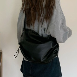 Sac messager pour femme grande capacité noir et marron avec fermeture éclair style normcore minimaliste pour les trajets quotidiens été 2024 - Product Image 3