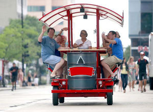 Promotion couleurs personnalisables projet de bière vélo électrique Mobile Bar Food Truck chariot à vendre fête pédale <span class=keywords><strong>Pub</strong></span> - Product Image 2
