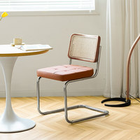 Chaise de salle à manger en rotin avec assise en cuir microfibre et structure en alliage d'acier pour la maison, le café ou le style vintage nordique