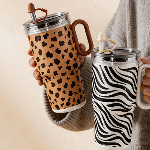 Bouteille d'eau en acier inoxydable avec paille, grande capacité, tasse portable pour enfants, design créatif, 850 ml - Product Image 1