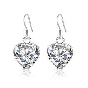 Pendientes de plata de ley 925 con forma de corazón y diamantes, joyería clásica de lujo - Product Image 1