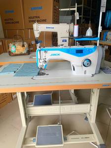 Máquina de Coser Industrial de Puntada Recta de Una Aguja con Accionamiento Directo JACK Usada - Product Image 1