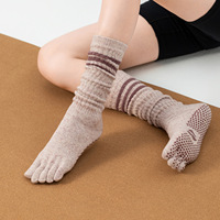 Calzini Antiscivolo a Cinque Dita con Logo Personalizzato all'Ingrosso, Calzini Lunghi e Morbidi per Donna, Calzini Arricciati per Pilates e Yoga
