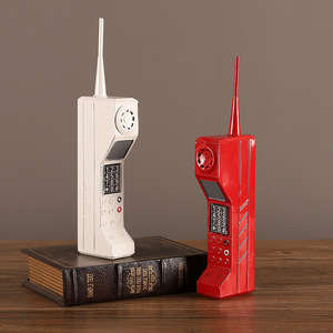 Figurine de téléphone rétro Mystic Arts, mini modèle en métal, accessoire décoratif pour la maison ou le bureau - Product Image 2