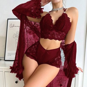 Conjunto de Lencería Romántica de 3 Piezas con Encaje: Sujetador Triangular, Braguita de Cintura Alta y Bata Transparente con Estampado Floral - Product Image 4