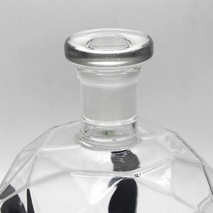 850ml ダイヤモンド型ガラス製ウイスキーグラス、プラスチックベース付きの工場卸売。 - Product Image 6