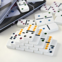 Jeu de dominos premium écologique à six points colorés, avec boîte de rangement robuste en métal, portable, pour soirées de jeu en famille, prend en charge le logo personnalisé et l'OEM
