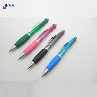 Vente en gros de stylos à bille en plastique avec logo de marque Papeterie de bureau et d'école Recharge d'encre à l'huile 4 couleurs Stylos multicolores