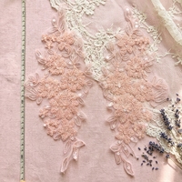 Applique brodée à la main colorée avec perles et fleurs 3D en sequins sur tissu maillé pour robe de mariée ou de soirée