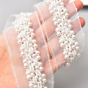 ริบบิ้นลูกไม้สีขาวประดับคริสตัลและมุกสำหรับงานแต่งงาน - Product Image 3