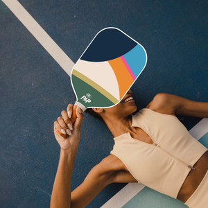 Juego de palas de pickleball P&P, con una pelota de 40 orificios aprobada por la USAPA y un diseño moderno, perfecto para adultos que buscan un juego para todas las estaciones. - Product Image 5