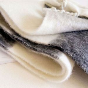 Bufandas Largas Gruesas de Nuevo Diseño para Mujer al por Mayor con Borlas, Chales de Lujo para Invierno - Product Image 4