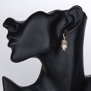 Ensemble de boucles d'oreilles et de colliers pour femmes et hommes en alliage de cuivre plaqué or 18 carats avec zircon, design hibou, pour mariage et fête - Product Image 5