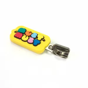 Geprägte logo gummi zipper pull klar zipper puller Personalisierte zipper puller hersteller