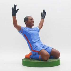 Statuetta con testa a pallina in resina personalizzata stile artificiale per giocatore sportivo Figurine souvenir personalizzabili Bobblehead - Product Image 4