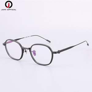 Kính mắt quang học nhẹ, khung titan chất lượng cao, bản lề lò xo kim cương linh hoạt - Product Image 1