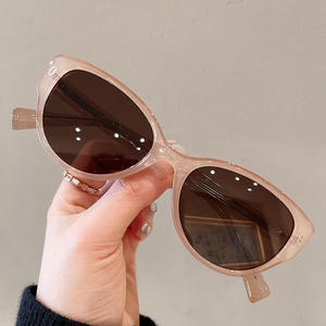 Gafas de Sol Retro para Mujer Qianai, Montura Negra TR90, Protección UV400, Lentes Tipo 3, Estilo Irregular - Product Image 5