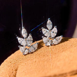 Élégantes boucles d'oreilles clous en or blanc avec zircon taille marquise, motif végétal, bijoux romantiques de mariage pour femme - Product Image 6