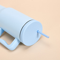 Çevre Dostu Özel Tasarım 40oz Paslanmaz Çelik Modern Yeniden Kullanılabilir Açık Hava Seyahat Kahve Kupası Kulplu Vakumlu Yalıtımlı BPA İçermeyen Plastik