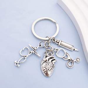 Jeringa, estetoscopio, llavero de corazón, médico, enfermera, herramienta médica, disección de llavero en forma de corazón - Product Image 2