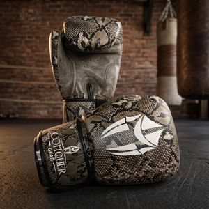 Guantes de Boxeo CONQUER con Aspecto de Piel de Serpiente, Cierre de Correa, Totalmente Personalizables con Impresión de Logotipo Personalizado - Product Image 3