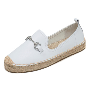 <span class=keywords><strong>Espadrilles</strong></span> décontractées d'été pour femmes en cuir blanc à bout fermé avec boucle métallique et semelle tressée - Product Image 5