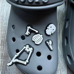 Changchen Halloween Skull Croc pour accessoires <span class=keywords><strong>de</strong></span> chaussures, breloques creuses DIY, embellissements, boucles, patchs en PVC - Product Image 3