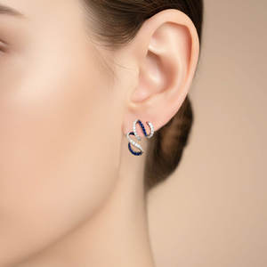 Nouvelle collection de boucles d'oreilles en or blanc massif 18 carats avec diamants naturels et saphirs naturels, design courbé, pour femmes, à porter au quotidien - Product Image 3