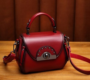 Sac à bandoulière en cuir véritable pour femme, petit sac vintage tendance, sac à main <span class=keywords><strong>bordeaux</strong></span> à rabat en cuir - Product Image 1