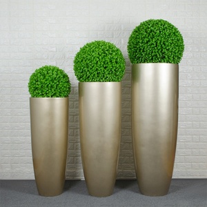 Vase décoratif moderne et minimaliste en fibre de verre, sur pied, en forme de bol et de bouteille, coloré - Product Image 1
