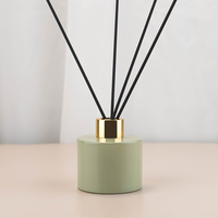 Flacon diffuseur de parfum en verre carré coloré élégant de 50 ml, 100 ml, 150 ml, imprimé à l'écran, avec bouchon à vis pour l'aromathérapie à domicile
