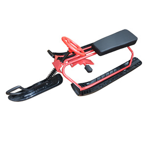 สกีล้อเลื่อนสำหรับเด็กแบบไม่มีมอเตอร์ เบาะปรับได้ ทนทานต่อการสึกหรอ อุปกรณ์เล่นหิมะกลางแจ้ง สีแดง น้ำเงิน ดำ - Product Image 1