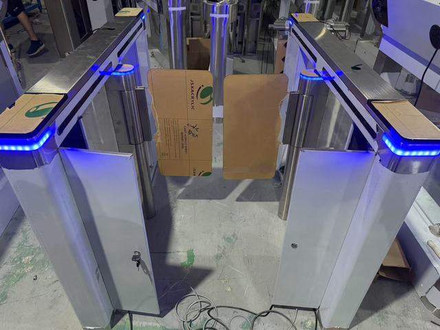 High Quality Stainless Steel Swing Turnstile Gate with QR Code Scanner & RFID Access Control System for Gym and Amusement Park