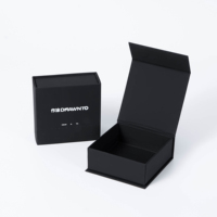 Boîte cadeau personnalisée en carton rigide noir mat avec fermeture magnétique et bande de sécurité détachable, emballage de luxe pour parfums et cosmétiques