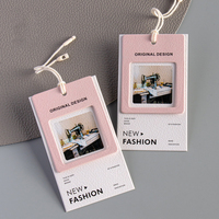 Étiquette suspendue personnalisée de luxe en papier, gaufrée, estampée à chaud or, perforée, avec cordon, logo imprimé, pour vêtements