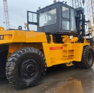 Gebruikte <span class=keywords><strong>Komatsu</strong></span> Originele 3 5 10 16 <span class=keywords><strong>20</strong></span> 30 Vorkheftruck <span class=keywords><strong>Komatsu</strong></span> 30 Ton Diesel Heftruck Te Koop - Product Image 2