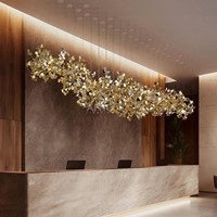 Lustre linéaire moderne ANNO, luminaire suspendu personnalisé avec un design de branche de feuille dorée pour hall d'hôtel de luxe