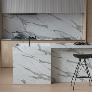 Diseño Moderno Personalizado, Losa Grande de Cuarzo Artificial Calacatta Macchia PD 5005, Losas Blancas Impresas para Cocina, Isla, Baño y Muebles - Product Image 2