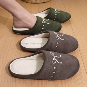 Chaussons plats pour femmes de haute qualité avec empeigne en faux daim et bout fermé – Qualité haut de gamme, vente en gros - Product Image 3