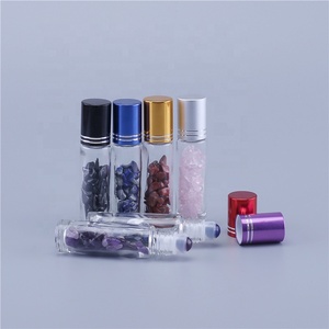 Flacons <span class=keywords><strong>roll</strong></span>-<span class=keywords><strong>on</strong></span> en <span class=keywords><strong>jade</strong></span> <span class=keywords><strong>de</strong></span> 10 ml avec pierres concassées et couvercles colorés pour massage aux huiles essentielles - Product Image 1