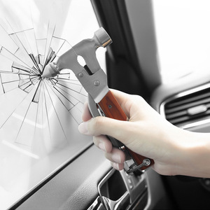 Herramienta de Seguridad de Emergencia Multifuncional Seis en Uno para Vehículos con Función de Rompeventanas - Product Image 3