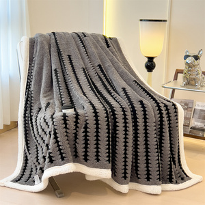 Venta al por mayor <span class=keywords><strong>de</strong></span> fábrica, manta Jacquard <span class=keywords><strong>de</strong></span> lana <span class=keywords><strong>de</strong></span> cordero <span class=keywords><strong>de</strong></span> doble capa gruesa ecológica, tamaño personalizado, <span class=keywords><strong>cubierta</strong></span> <span class=keywords><strong>de</strong></span> terciopelo con sensación <span class=keywords><strong>de</strong></span> nube <span class=keywords><strong>de</strong></span> <span class=keywords><strong>invierno</strong></span> - Product Image 4